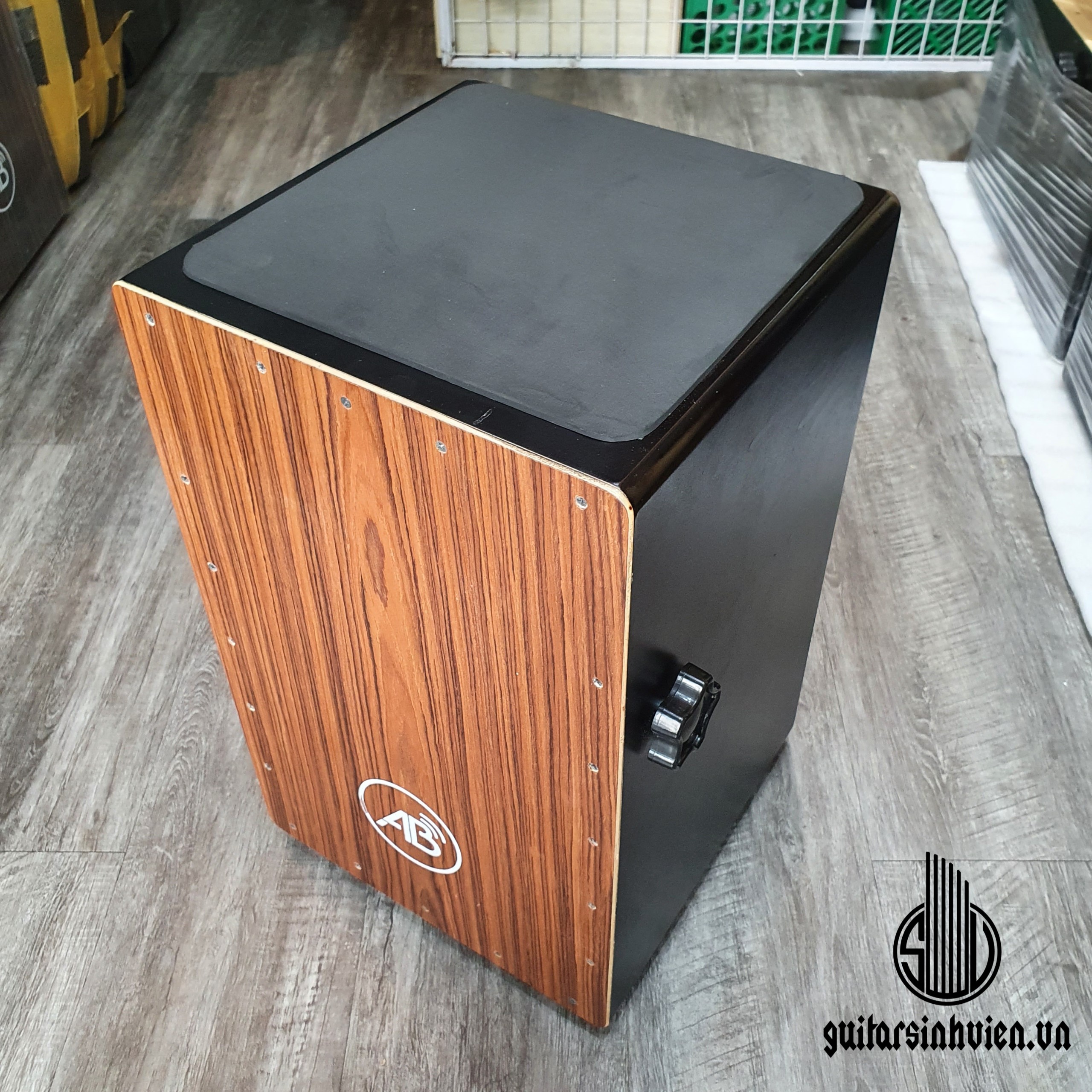 Trống cajon AB-D2 có tay vặn chỉnh snare - Trống nâu quốc dân - Bảo hành 12 tháng