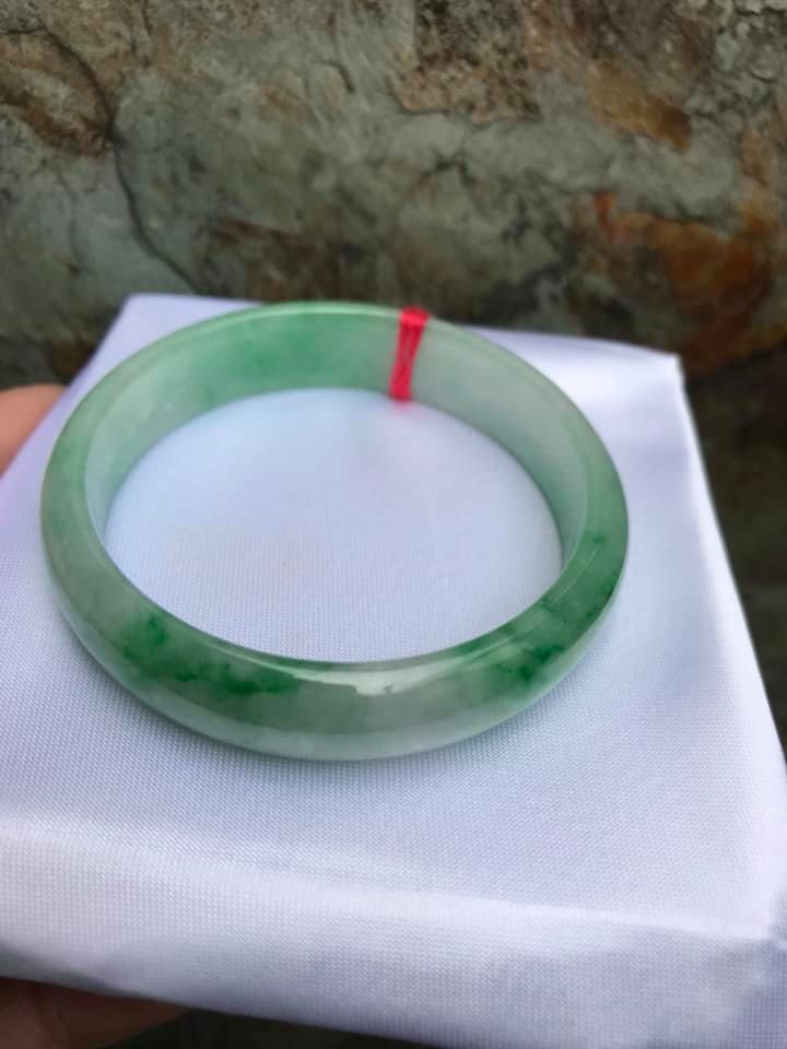 VÒNG ĐÁ CẨM THẠCH HẸ LÝ SAO 48MM ĐÁ TỰ NHIÊN CAO CẤP XANH LÝ TRẮNG ĐỀU VÒNG ĐẸP NỮ MẠNG THUỶ MỘC HOẢ TỪ 48 đến 56kg ĐEO
