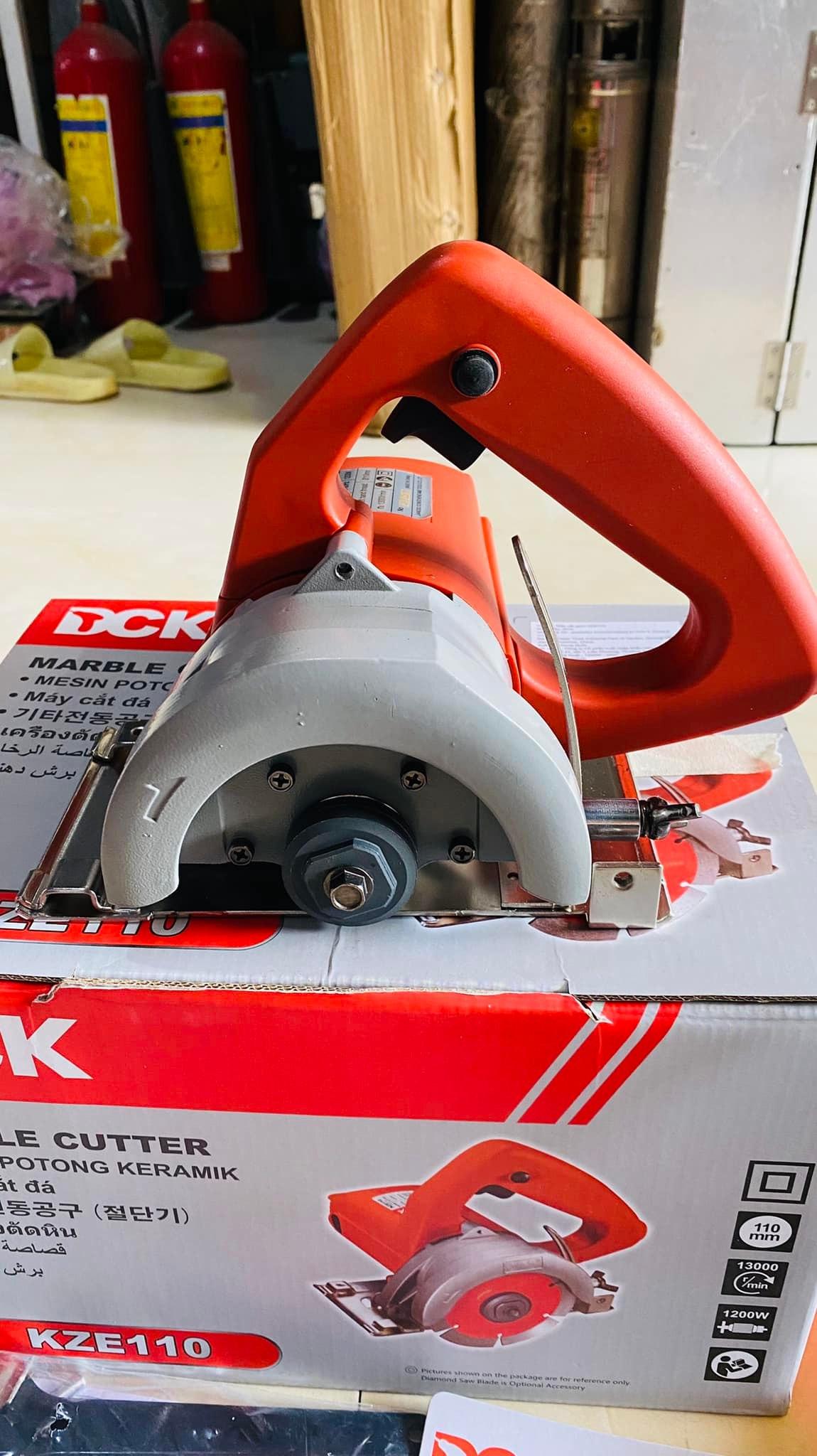 MÁY CẮT GẠCH 1200W Ø110mm DCK KZE110 - HÀNG CHÍNH HÃNG