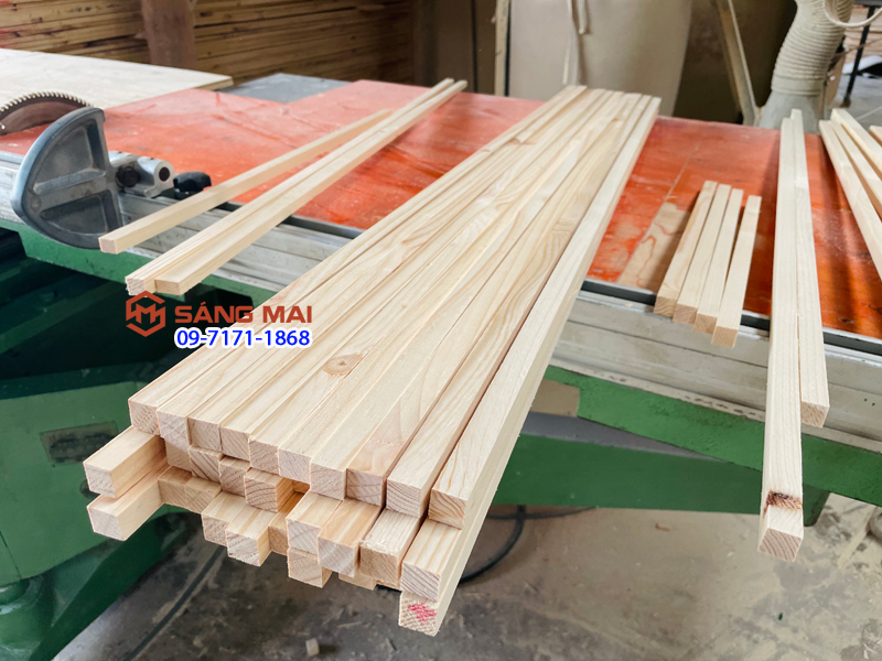 Thanh gỗ thông vuông 1,5cm x 1,5cm x dài 120cm + láng mịn 4 mặt