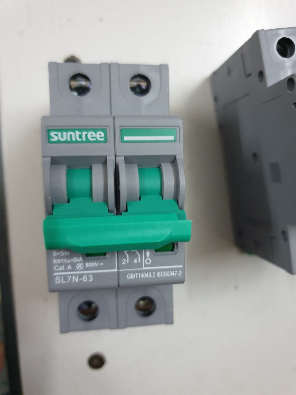 Áp tô mát Dc suntree 2P 16A SL-72- DC 16A