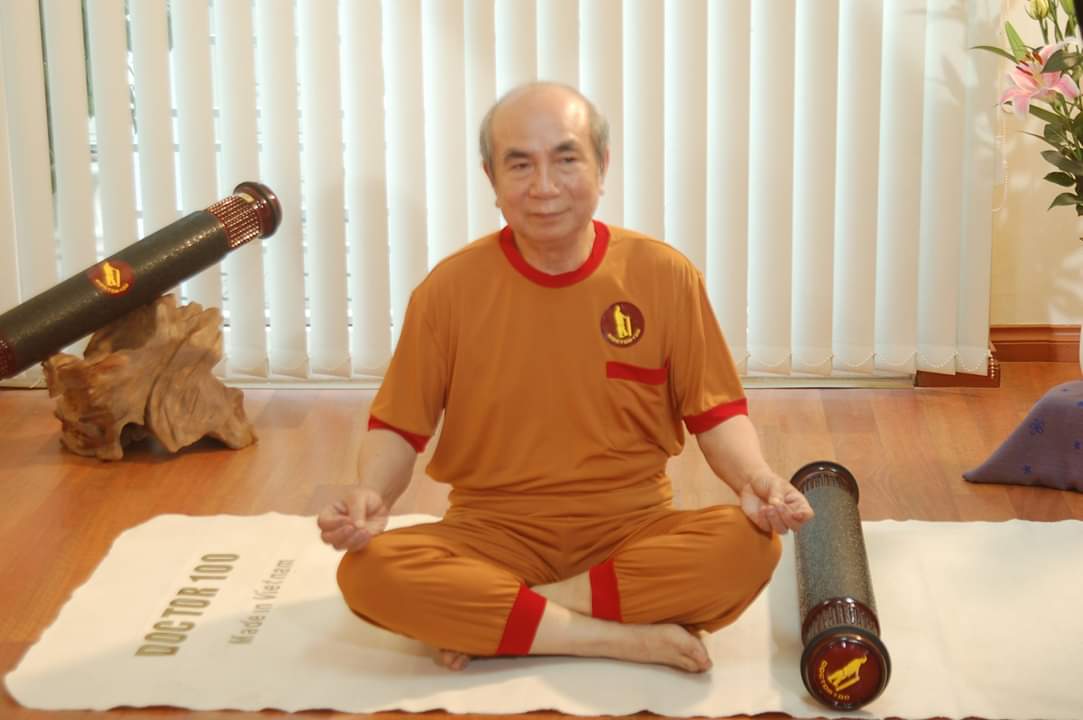 Con lăn cột sống Doctor100 tiêu chuẩn kèm túi da đựng . Con lăn massage toàn thân