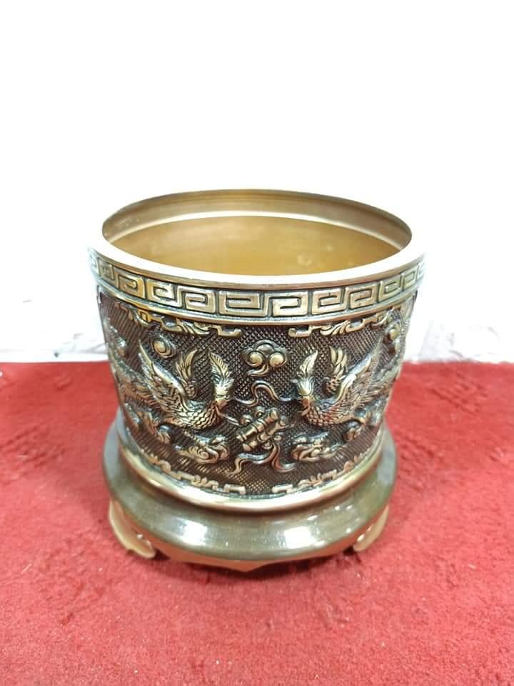 Bát Hương Đồng vàng 16 trạm trổ Rồng Phượng bày biện ban thờ đem đến gia chủ sự may mắn , thịnh vượng đường kính 12cm
