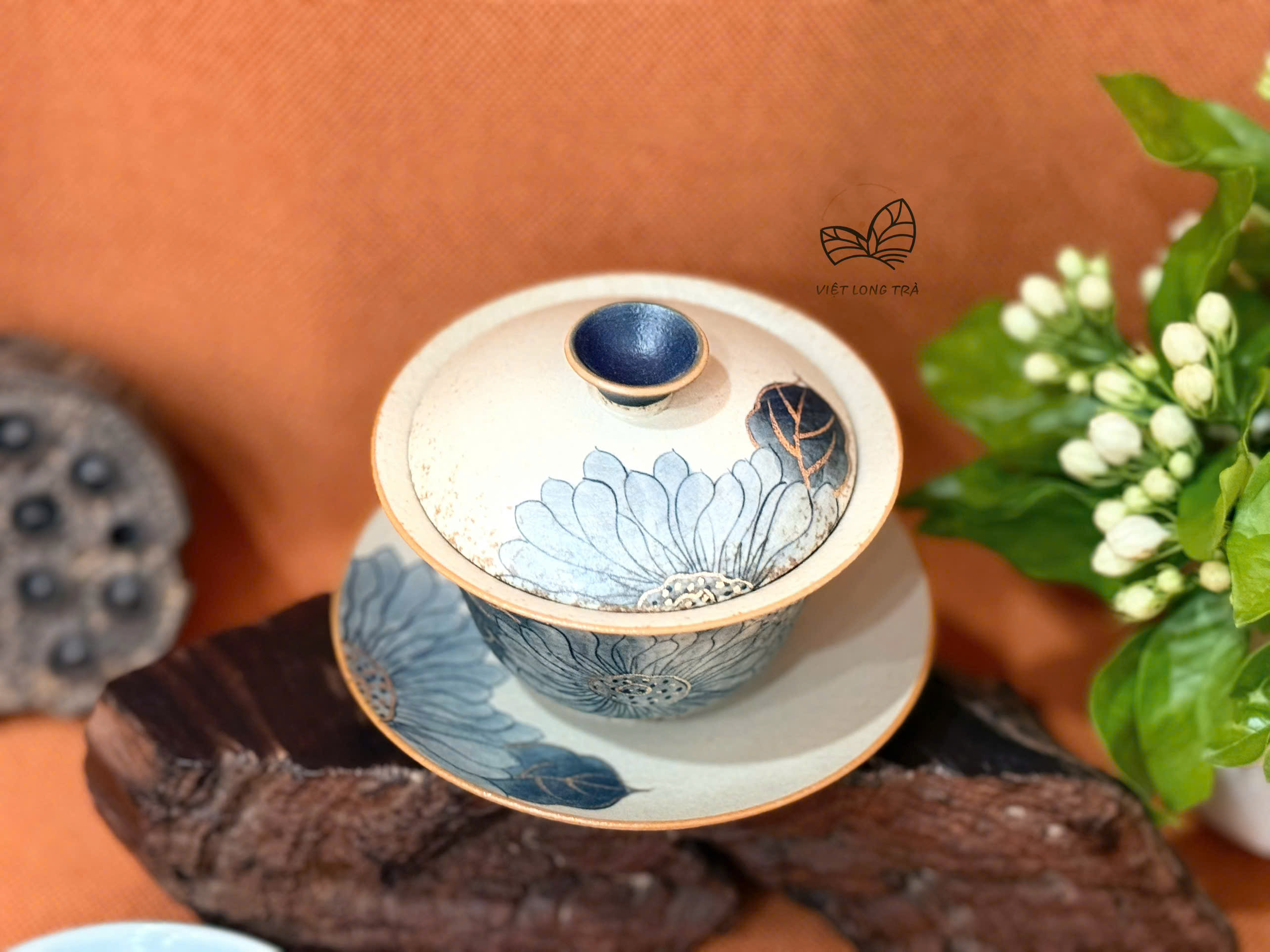 CHÉN KHẢI TAM TÀI HOA MẪU ĐƠN VẼ TAY- CHẤT LIỆU GỐM SỨ SƠN VÀNG - 125ML - GAIWAN