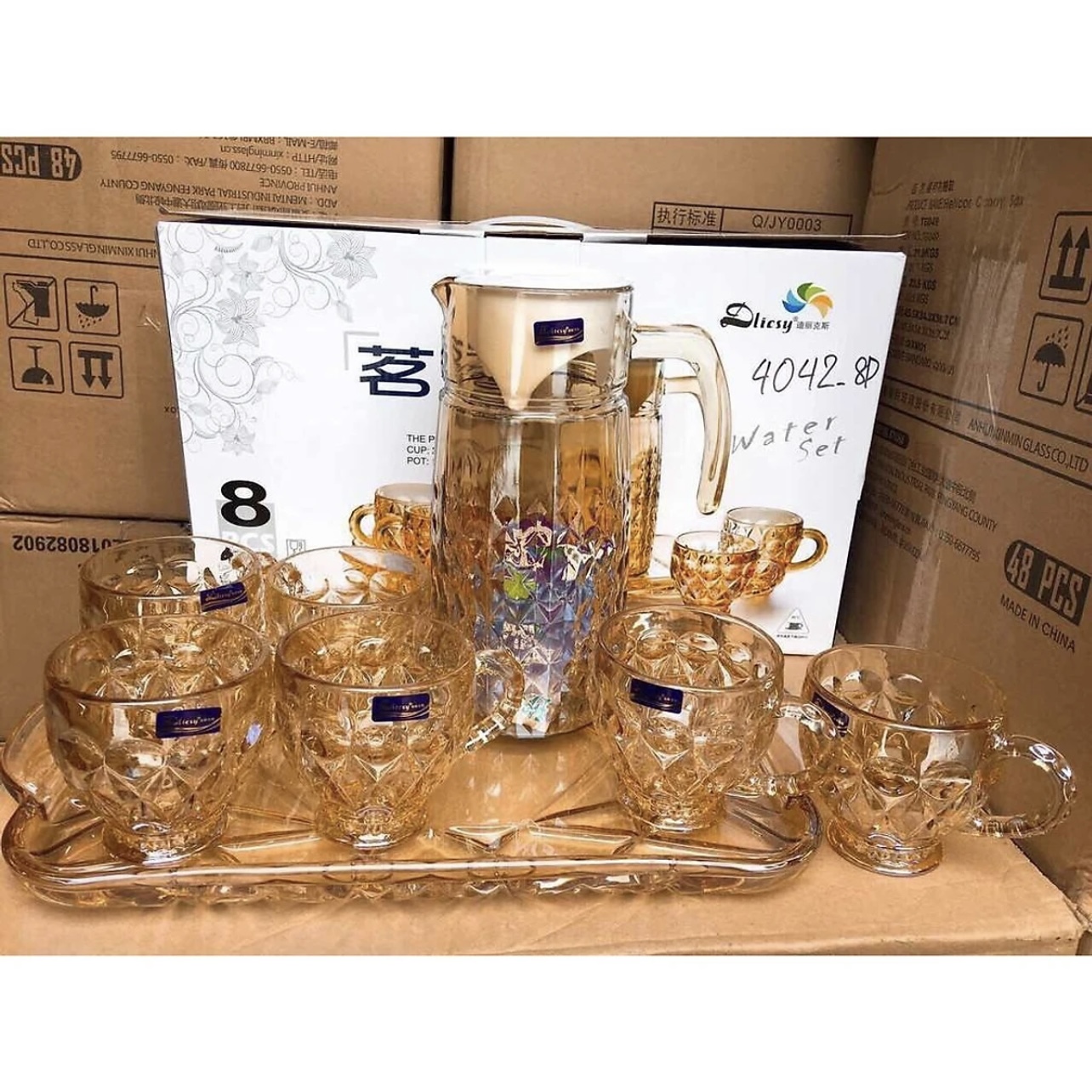 Bộ bình kèm 6 cốc thuỷ tinh vàng nâu sang trọng