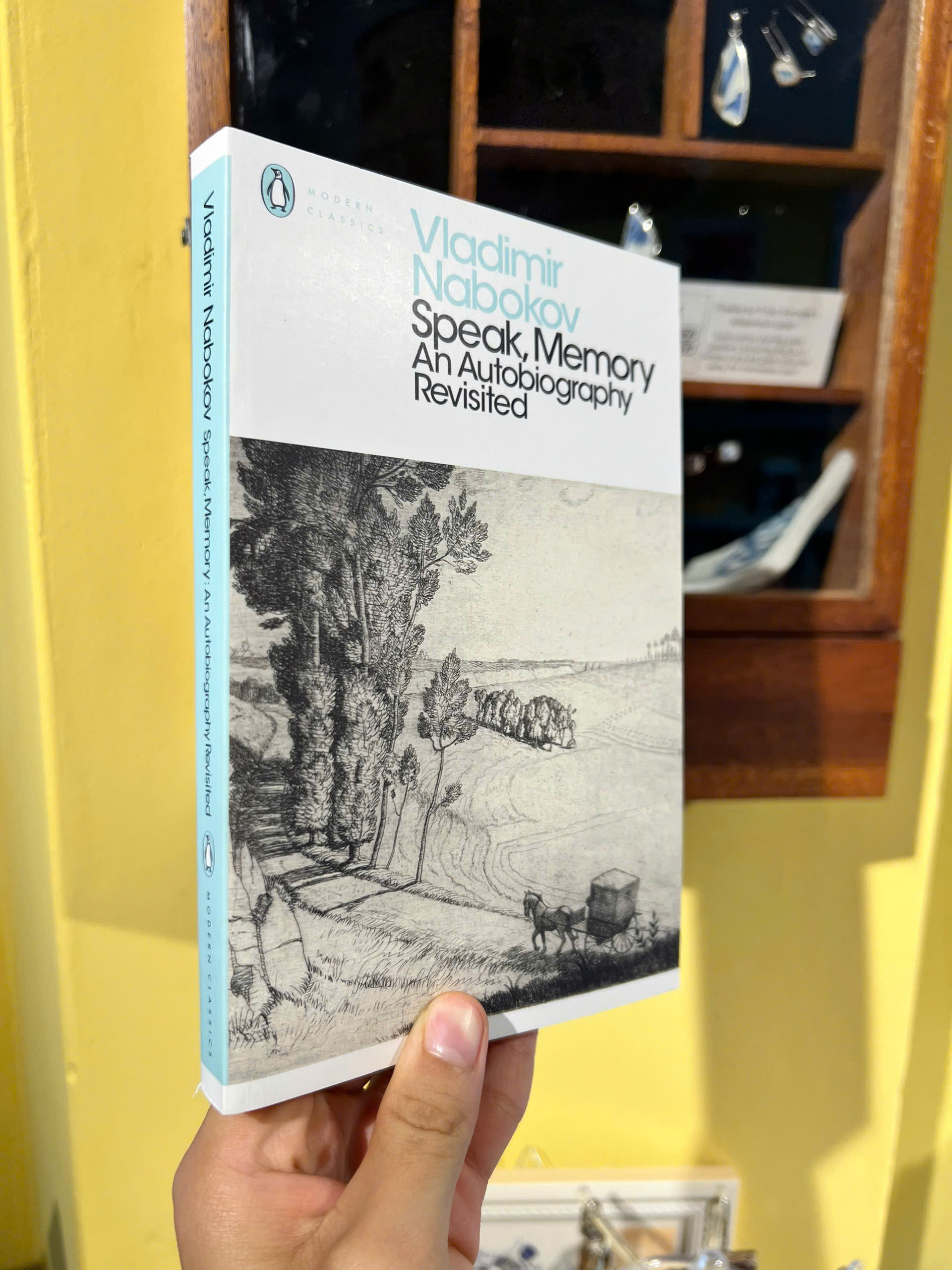 Sách - Speak, Memory by Vladimir Nabokov | Memoir / Classics / Hồi ký / Ngoại văn Nhập khẩu UK