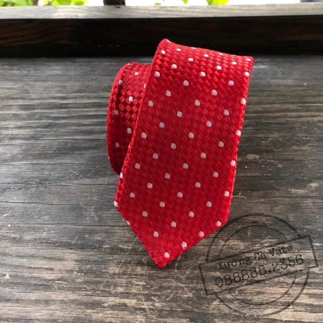 Cà vạt đỏ chấm bi bản 5cm cao cấp