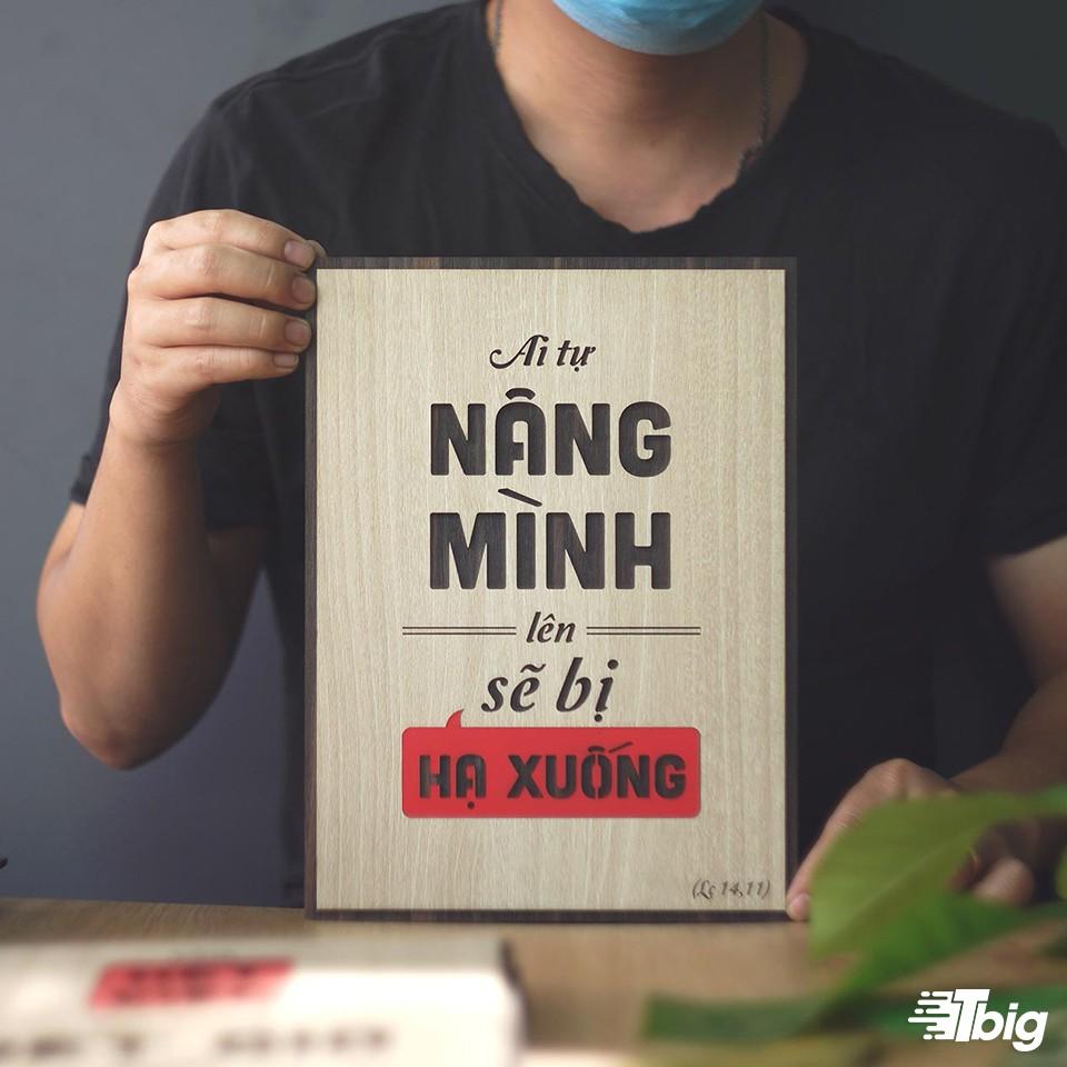 Tranh gỗ công giáo Ai tự nâng mình lên sẽ bị hạ xuống