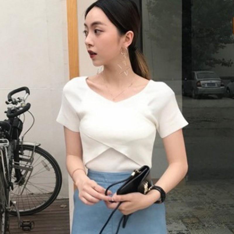 Áo thun nữ tay ngắn cổ chữ V