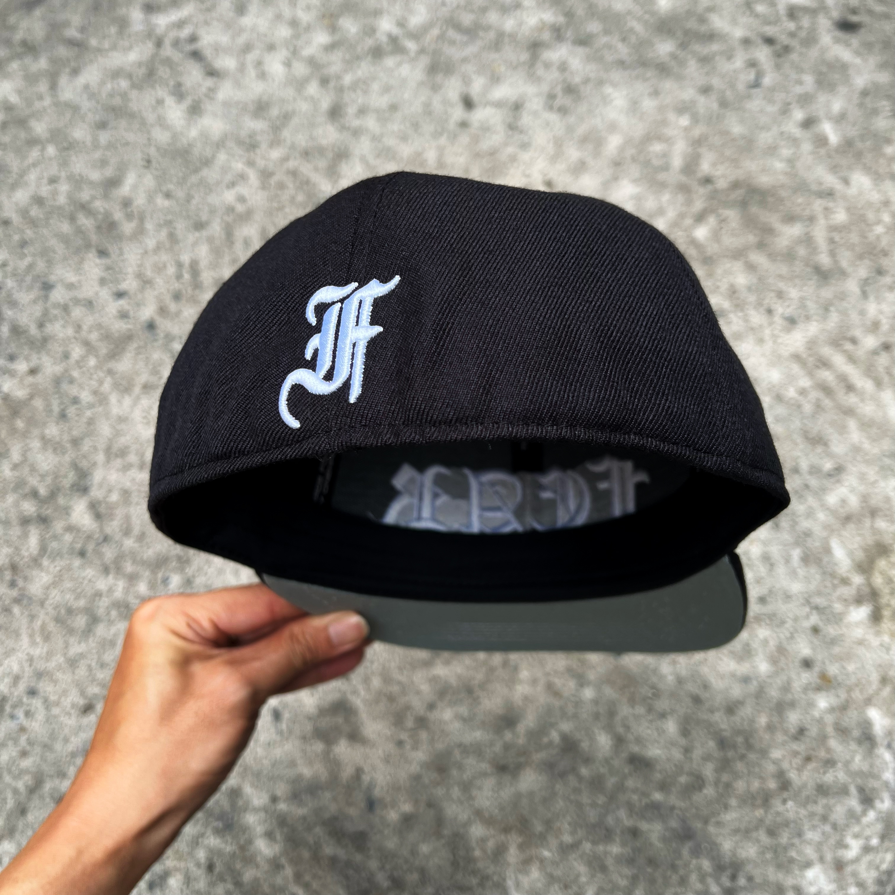 Nón snapback Fitted bít đuôi logo Chữ FEAR thêu 3D cách điệu vòng đầu 57,5cm chất lượng cao brand One Hat