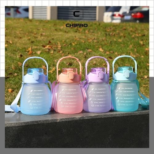 Bình Đựng Nước Cute Chia Vạch Nhắc Giờ Uống Nước Có Dây Đeo 1300ml Hàng Loại 1 - Chính Hãng 