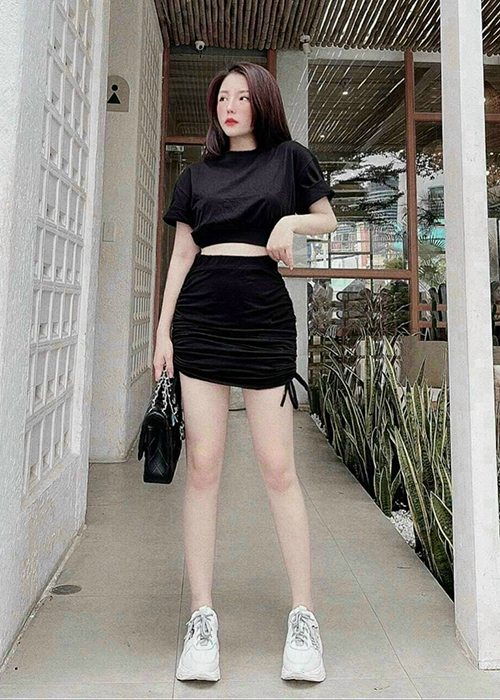 Set Áo Croptop Và Chân Váy Rút Dây Thời Trang