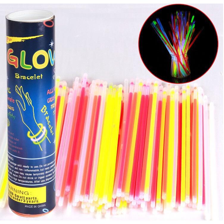 Hộp 100 Cây Que Phát Sáng Dạ Quang Vòng Tay Phản Quang Nhiều Màu Lightstick