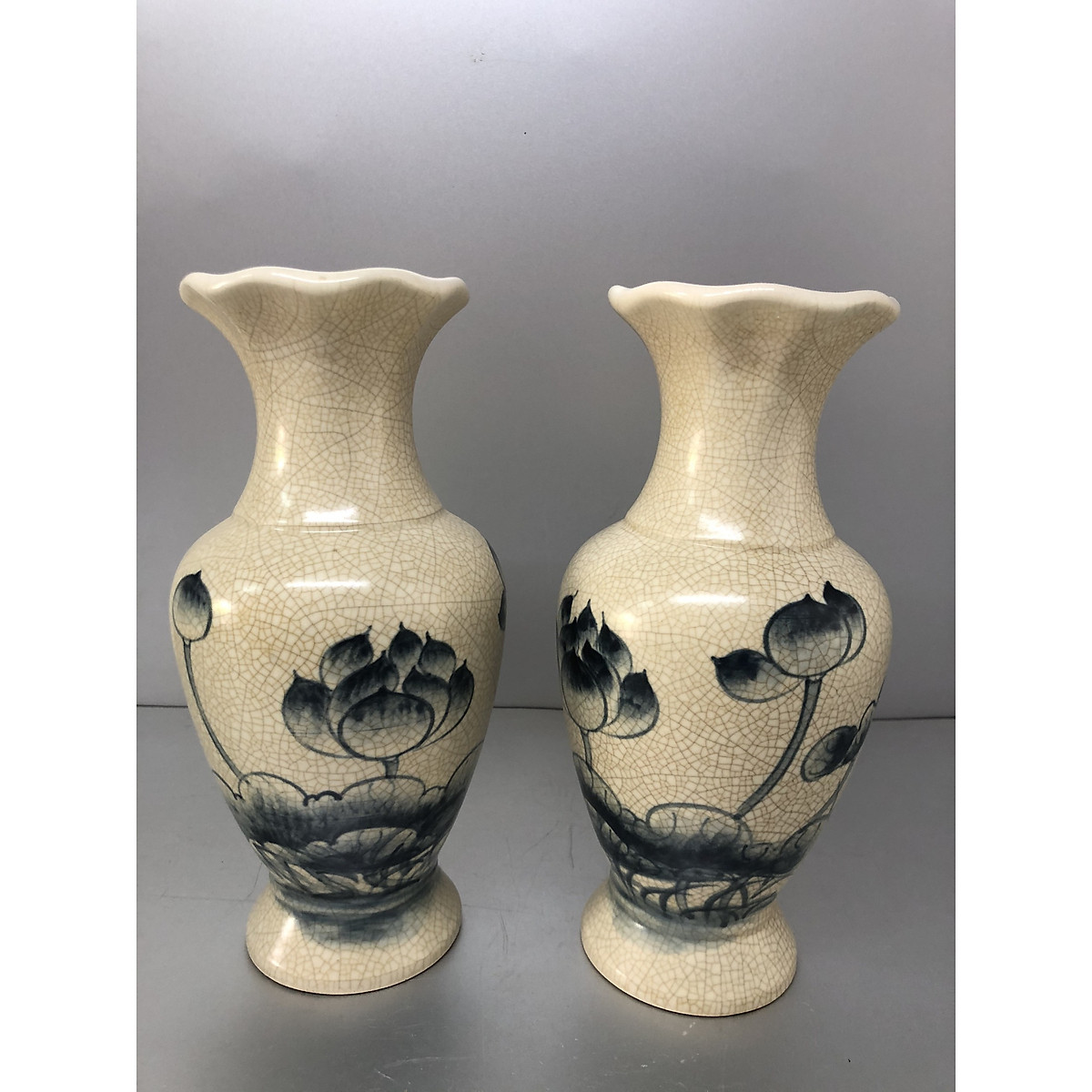 Đôi Lọ hoa men rạn vẽ sen , mẫu cổ loe