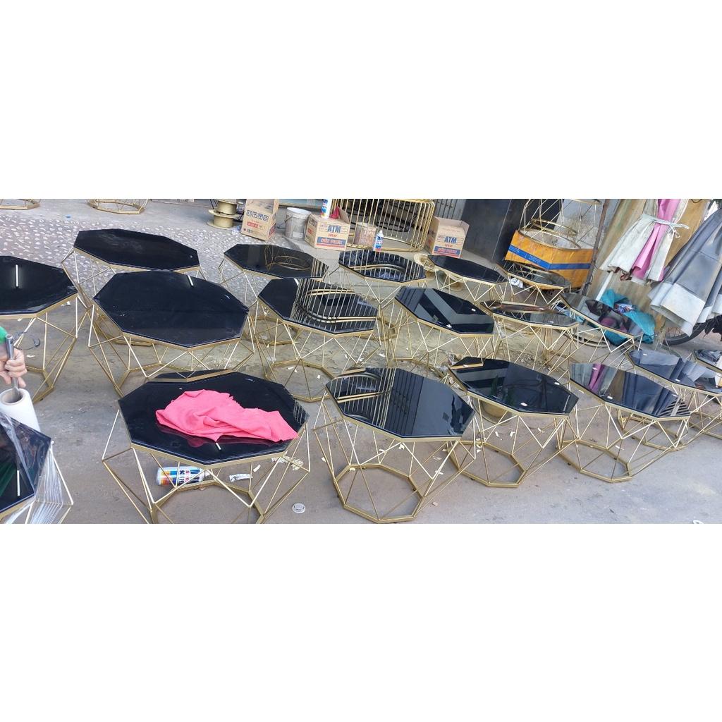 Bàn sofa khung sắt sơn tỉnh điện,, mặt kính cường lực giả đá