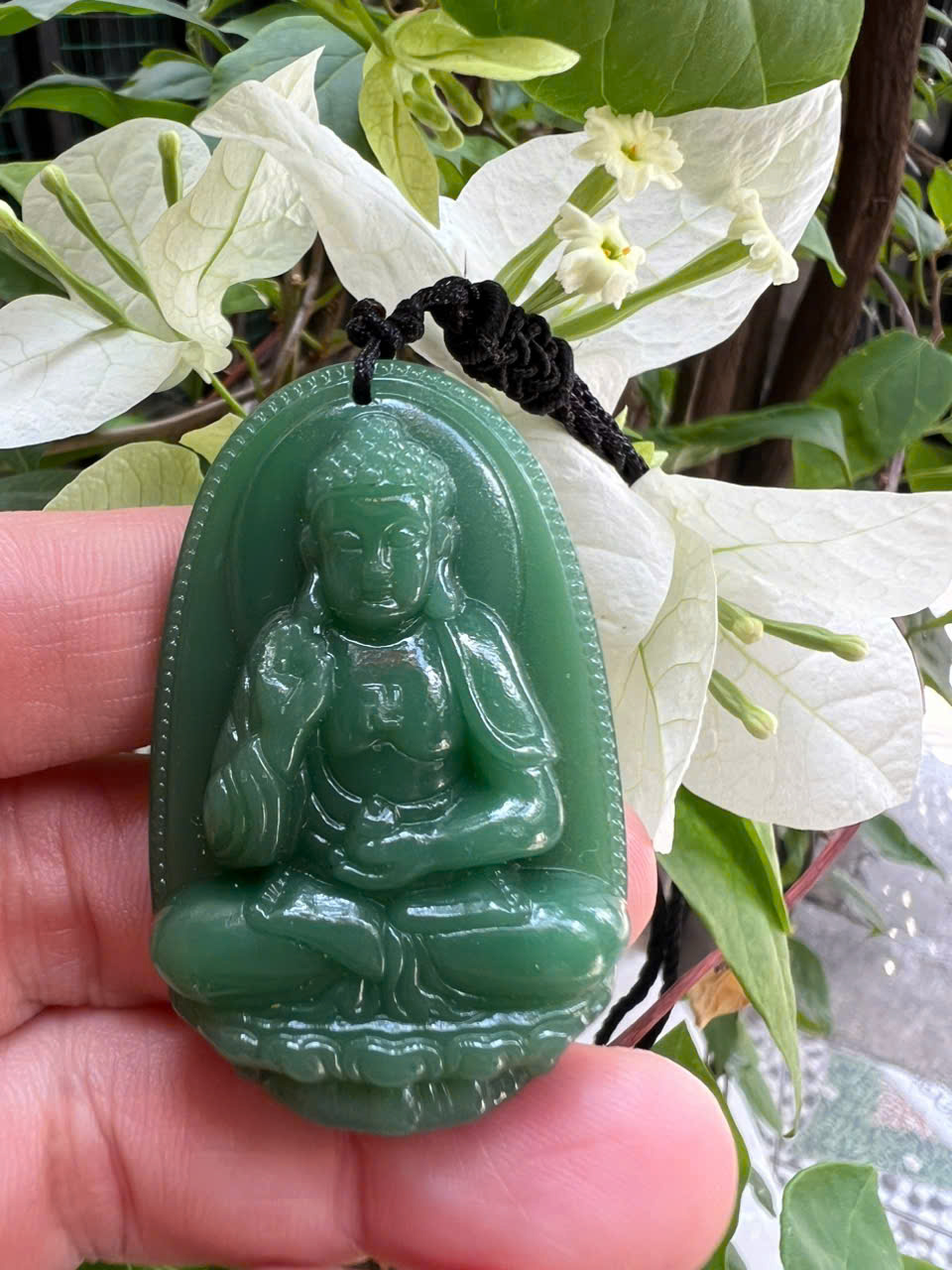 Mặt Dây Chuyền Nam Phật A Di Đà Độ Mệnh Tuổi Tuất Tuổi Hợi Đá Mã Não Xanh Ngọc Đậm Đẹp Size Cao 48mm Ngang 30mm Dầy 11mm ạ