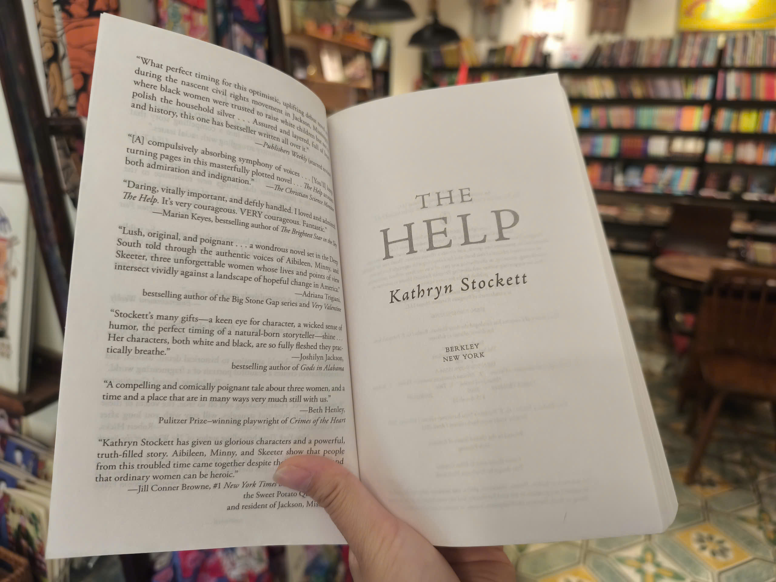 Sách - The Help by Kathryn Stockett - The #1 New York Times bestselling novel