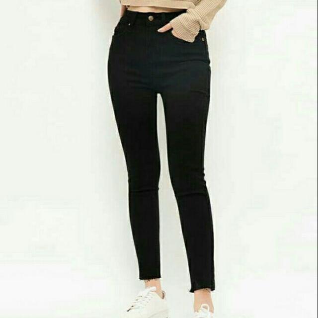 Skinny jeans line tua