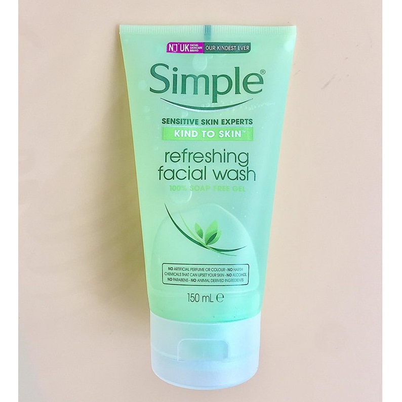 Gel Rửa Mặt Simple Refreshing Facial Wash Gel Dành Cho Da Nhạy Cảm 150ml