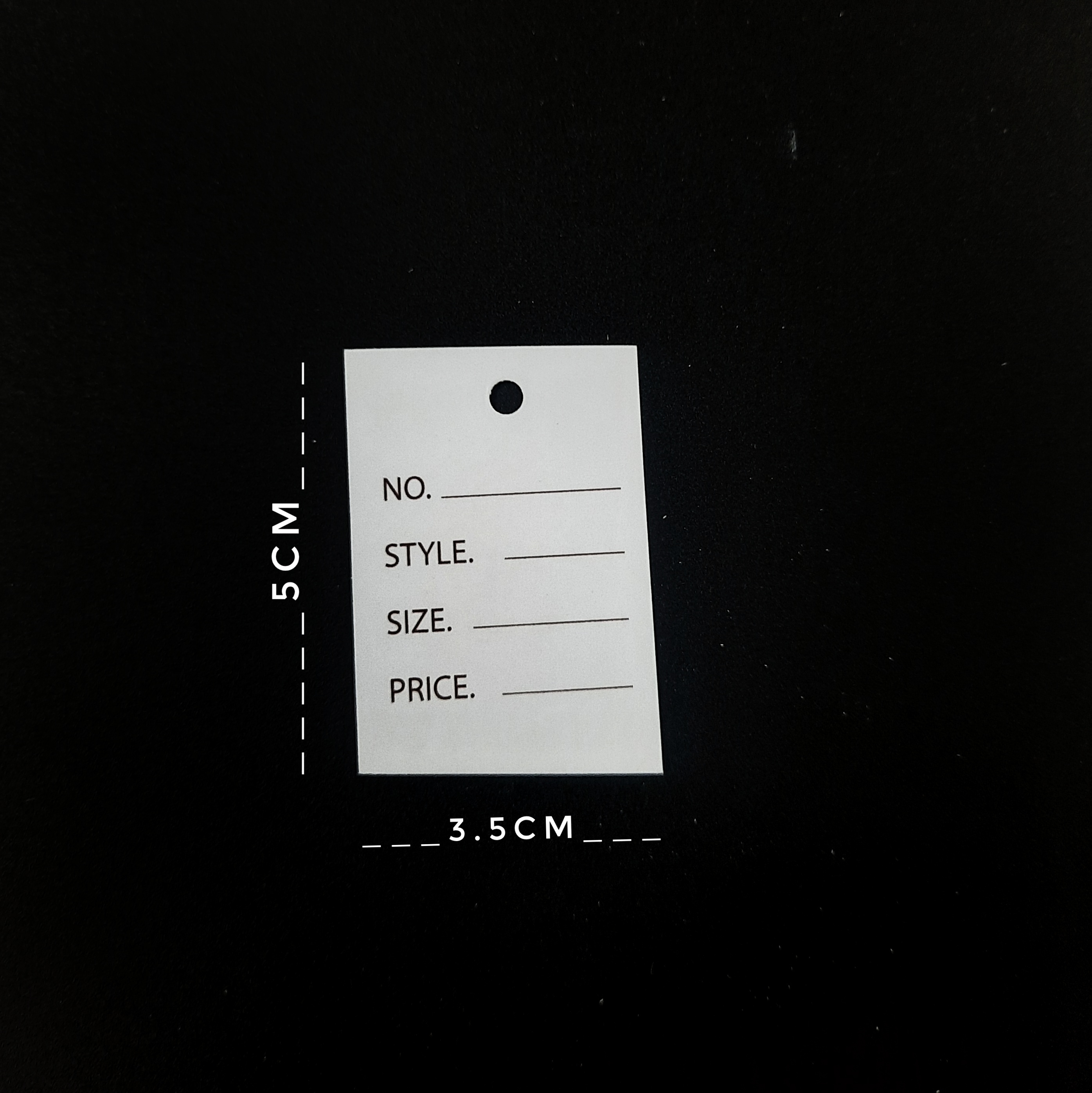 Tag mác quần áo bằng giấy kích thước 5cm * 3.5cm .