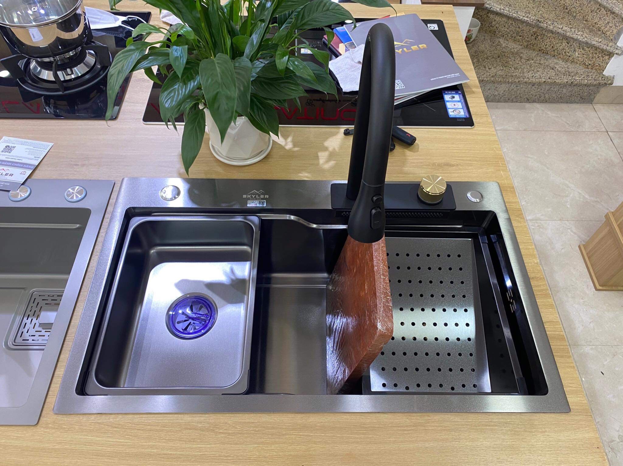 Chậu rửa bát thác nước 1 hố kèm vòi đa chế độ dòng chảy nước kèm bộ phụ kiện inox 304 cao cấp
