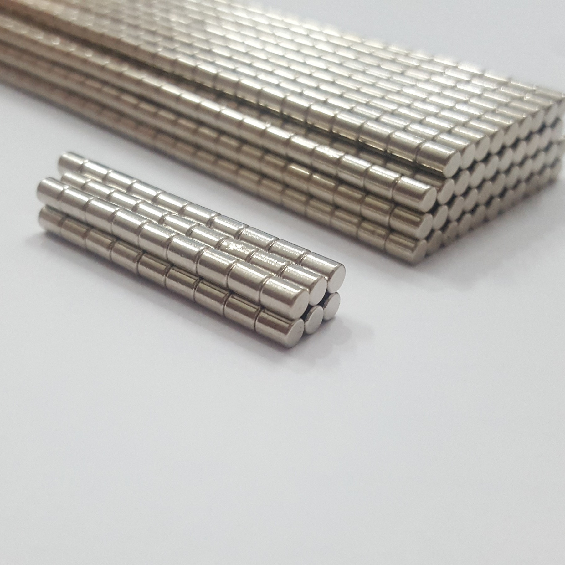 Nam châm trắng đất hiếm 3x4mm