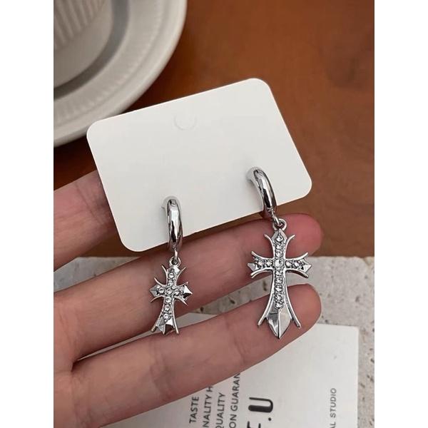 Hoa tai đính đá cá tính - Arora boutique