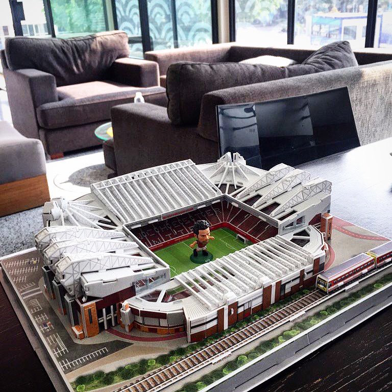 Mô hình Lego sân vận động Old Trafford Mu 3800 MẢNH  Tượng cầu thủ