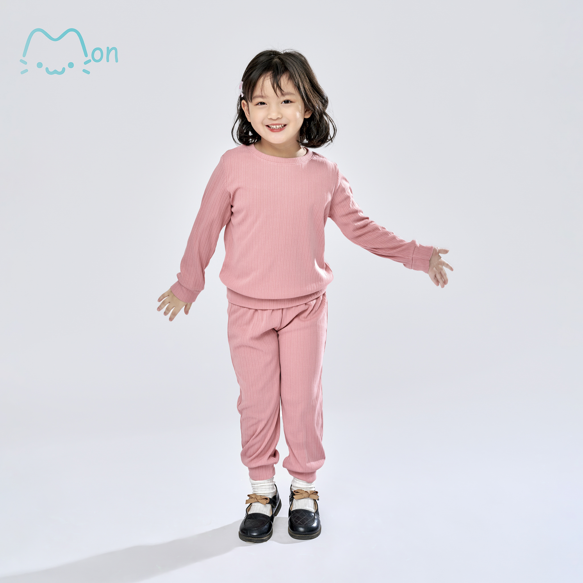 Bộ mặc nhà bé gái dài tay, bộ nỉ bé gái chất liệu thun gân, bo đũa mềm mịn, thoáng mát MonBabies BMNGL22W021