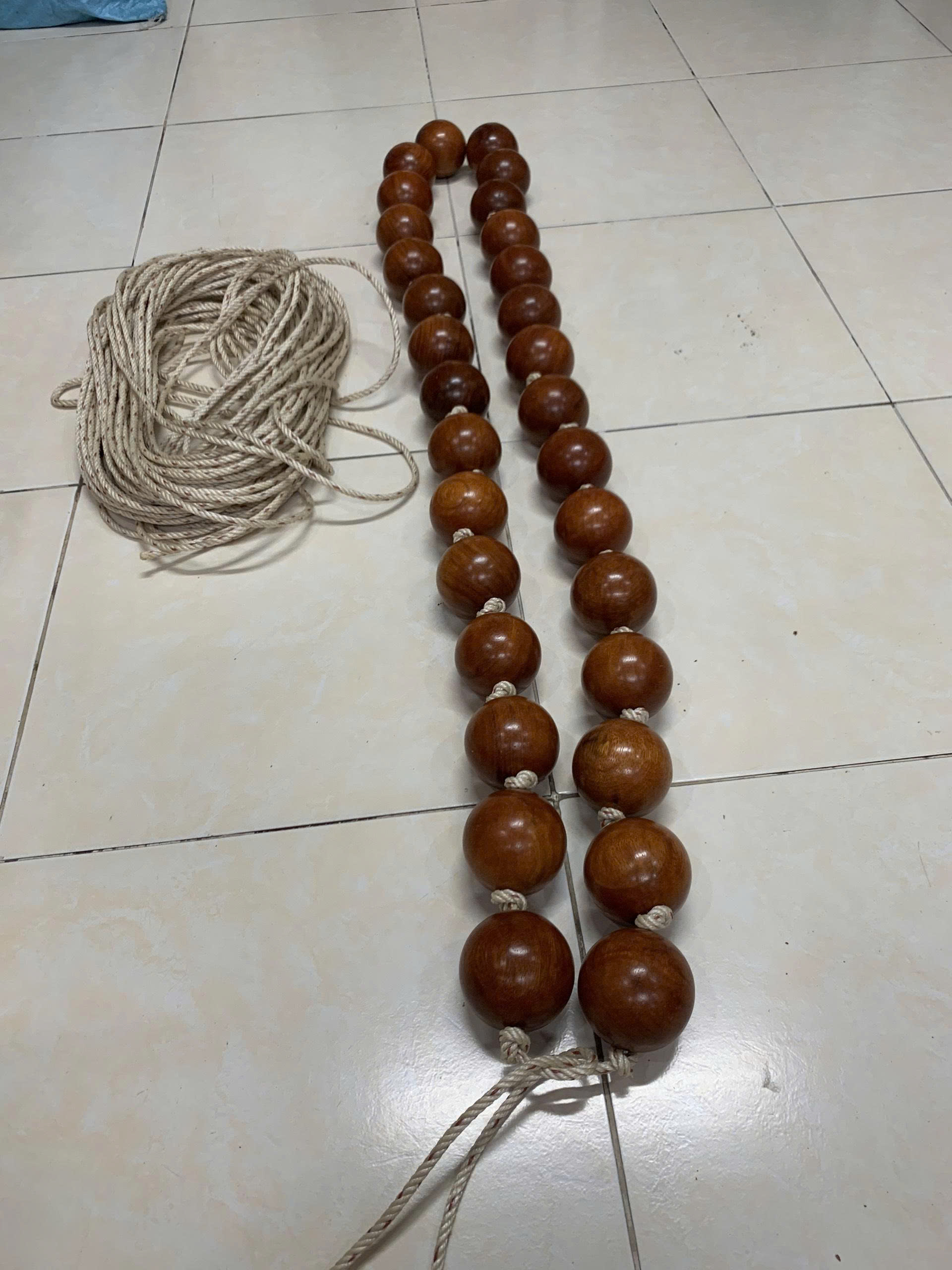 Vòng Lắc Bụng , Lắc Eo Hạt Gỗ Hương Cao Cấp - Vòng 40 hạt 7cm ( video , hình thật )