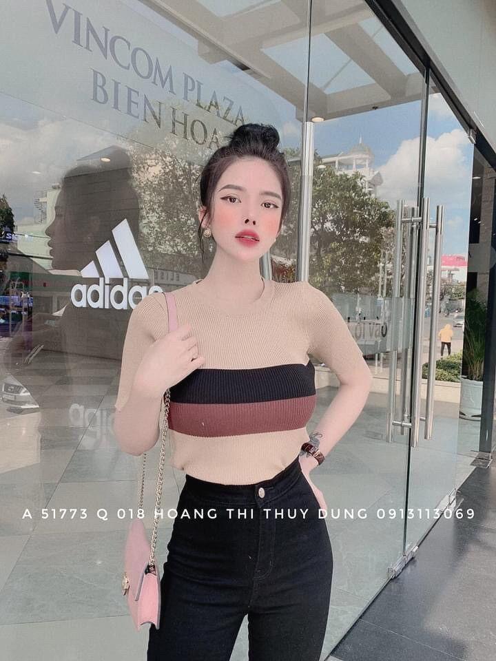 Áo len kẻ nâu cổ tròn phối