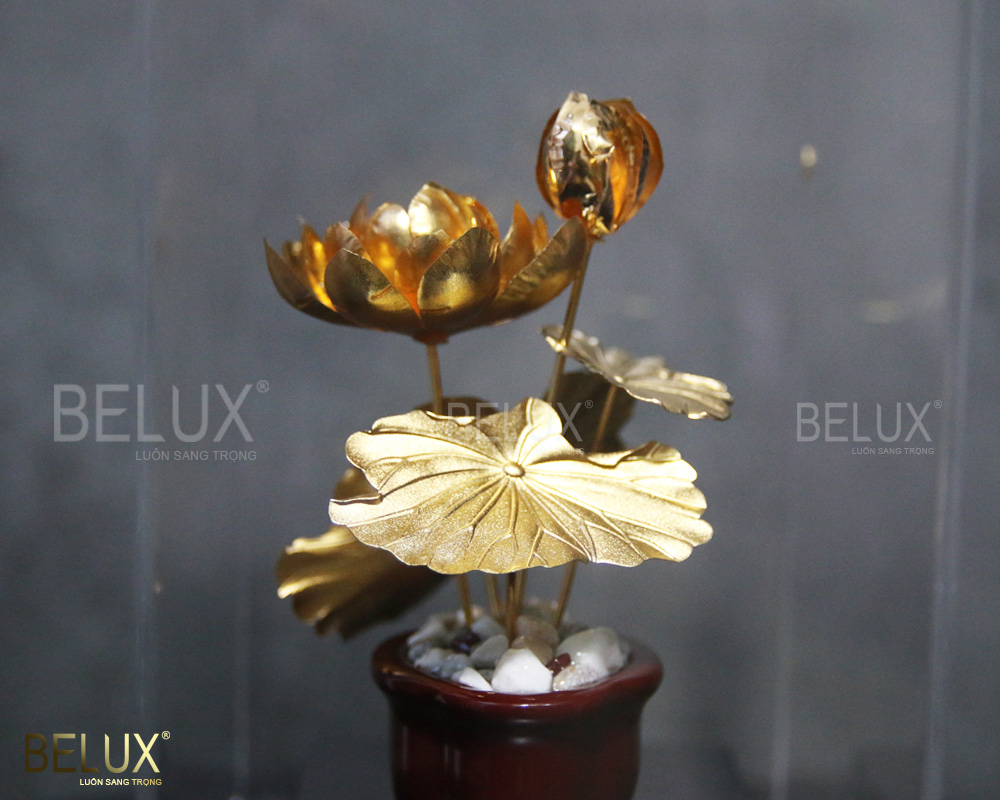 Chậu hoa sen bằng vàng lá 24k