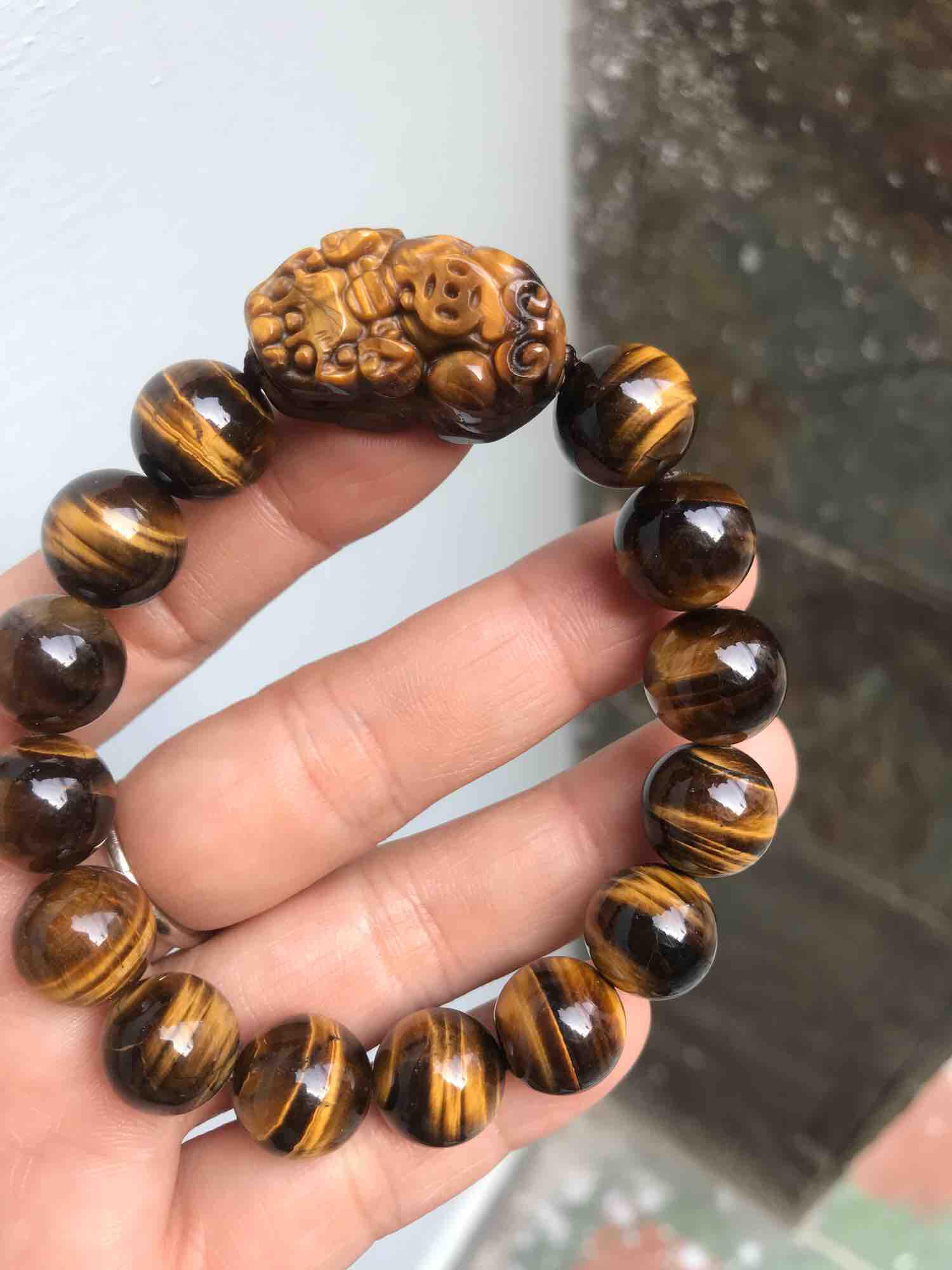 CHIẾC VÒNG ĐÁ MẮT HỔ TỲ HƯU 12ly VÀNG NÂU HÚT TÀI NAM MỆNH KIM THỔ ĐÁ TỰ NHIÊN BÓNG ĐẸP