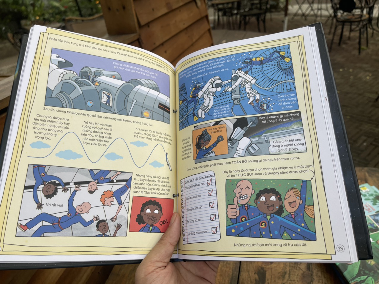 24 GIỜ TRONG VŨ TRỤ – Rob Lloyd Jones – Đinh Tị Books – NXB Thanh Niên