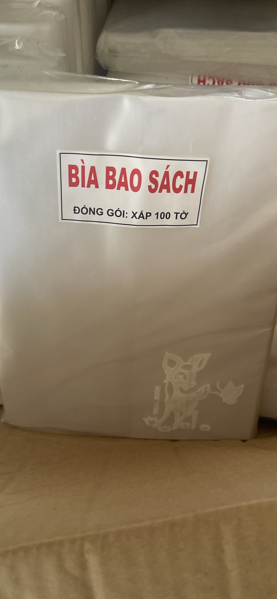 Bìa bao sách khổ 17×24cm trong suốt dày dặn có keo dính