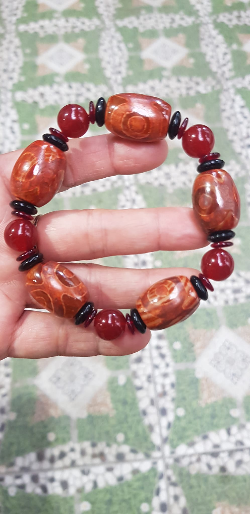 Vòng tay nam mã não tây tạng đỏ kiểu Vòng hạt thống 17mm phối hạt tròn mix đồng tiền đỏ đen vào Nam mệnh hoả mệnh thổ đeo hợp đẹp ạ