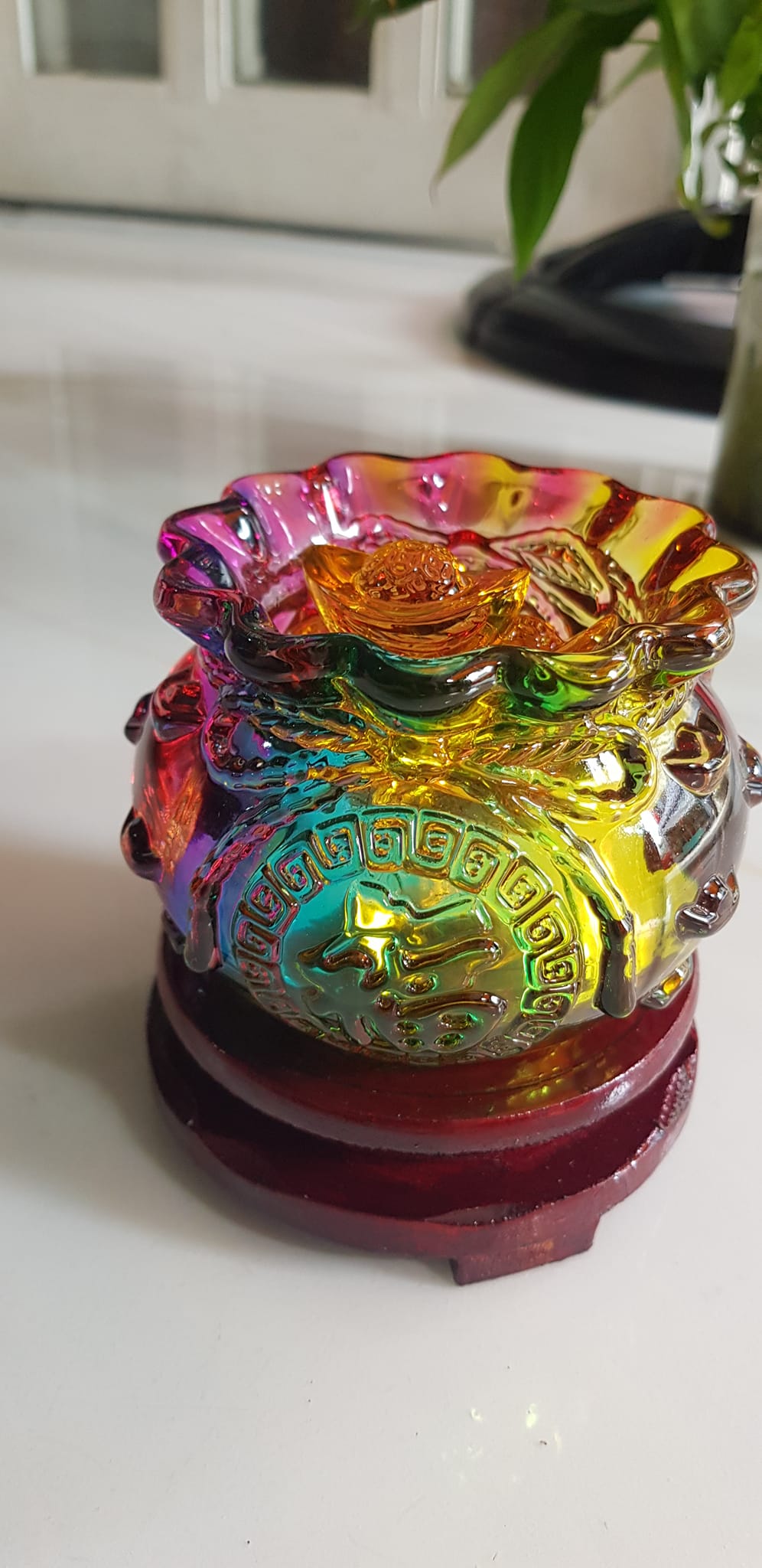 Tượng Phong Thủy Thố tụ tài tứ quý tài lộc mới màu tứ quý sáng đẹp 10 thỏi xiền vàng đá lưu ly tự nhiên đế gỗ size trung đk 11cm Cao 11cm cả đế thố cao 7,5cm Mệnh Kim Mộc Thủy Hỏa Thổ đặt bàn làm việc bàn thờ thần tài có ý nghĩa trong việc tăng tài vận ạ