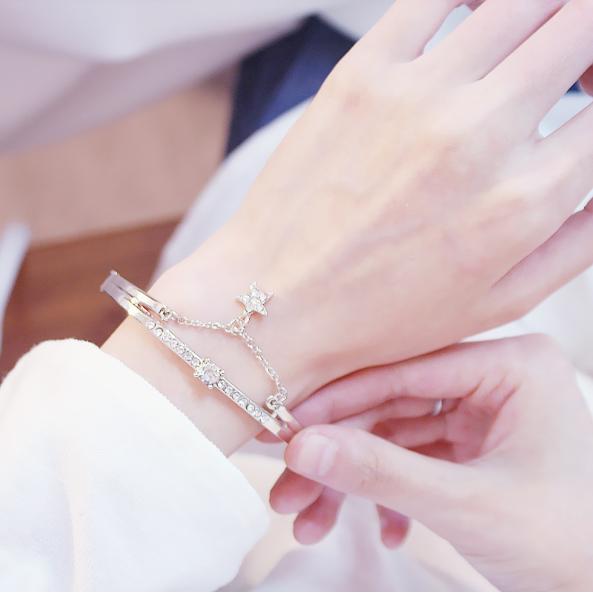 SET 2 VÒNG TAY ĐÍNH ĐÁ KÈM NGÔI SAO MAY MẮN SIÊU XINH