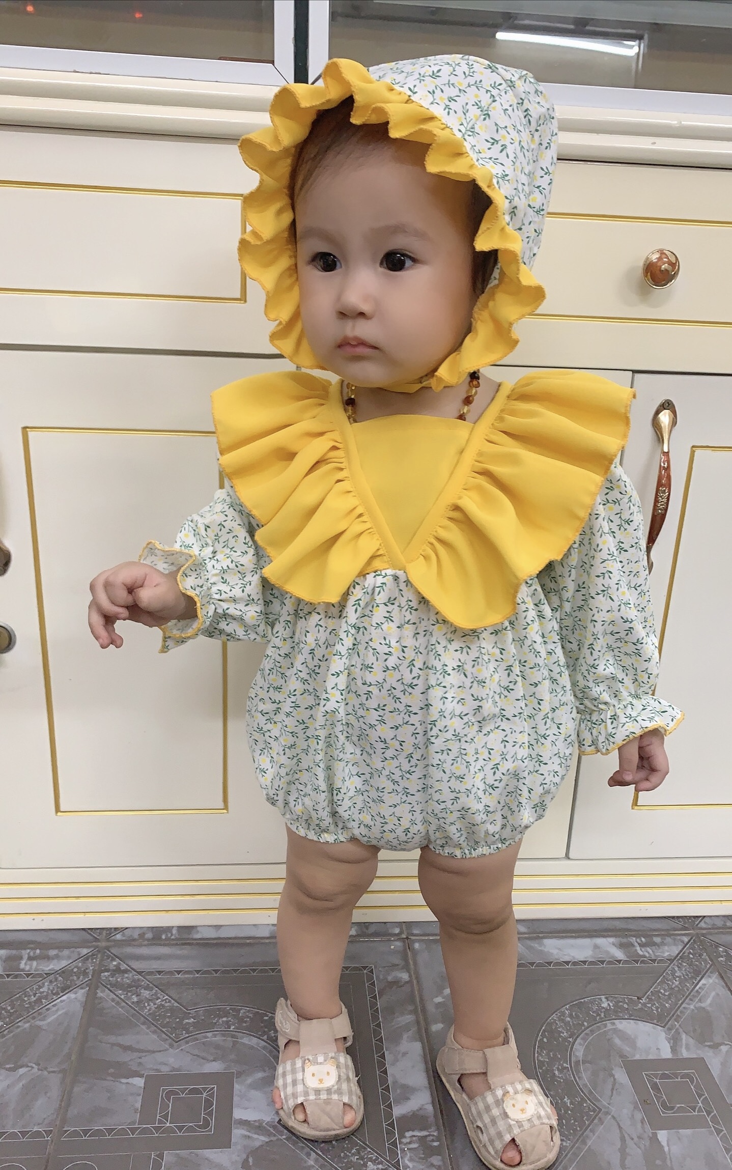 Body hoa xanh 3 chi tiết cho bé gái 4 đến 12kg, Bodysuit chất thô Quảng Châu