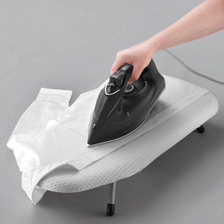 Bàn ủi hơi nước Lock&amp;Lock ENI334BLK 1800W - Hàng chính hãng