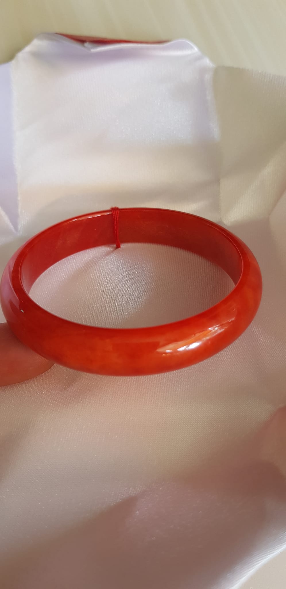 ️Vòng tay Nữ đá Cẩm Thạch mới Bản Hẹ Đỏ 59mm x cao 12,5mm x dầy 6,5mm Vòng màu đỏ tươi sáng bóng đều đẹp lắm Nữ mệnh hỏa mệnh thổ nặng 56kg - 66kg đeo đẹp ạ