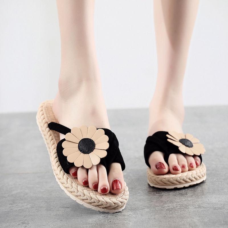 Women's summer's new flat slippers are worn for shopping, beach, beach, flip-flops, flip-flops