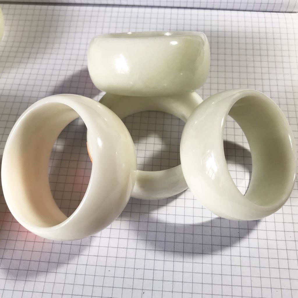 Vòng tay bạch ngọc bản cao 3 cm cho người mệnh Kim và Thủy