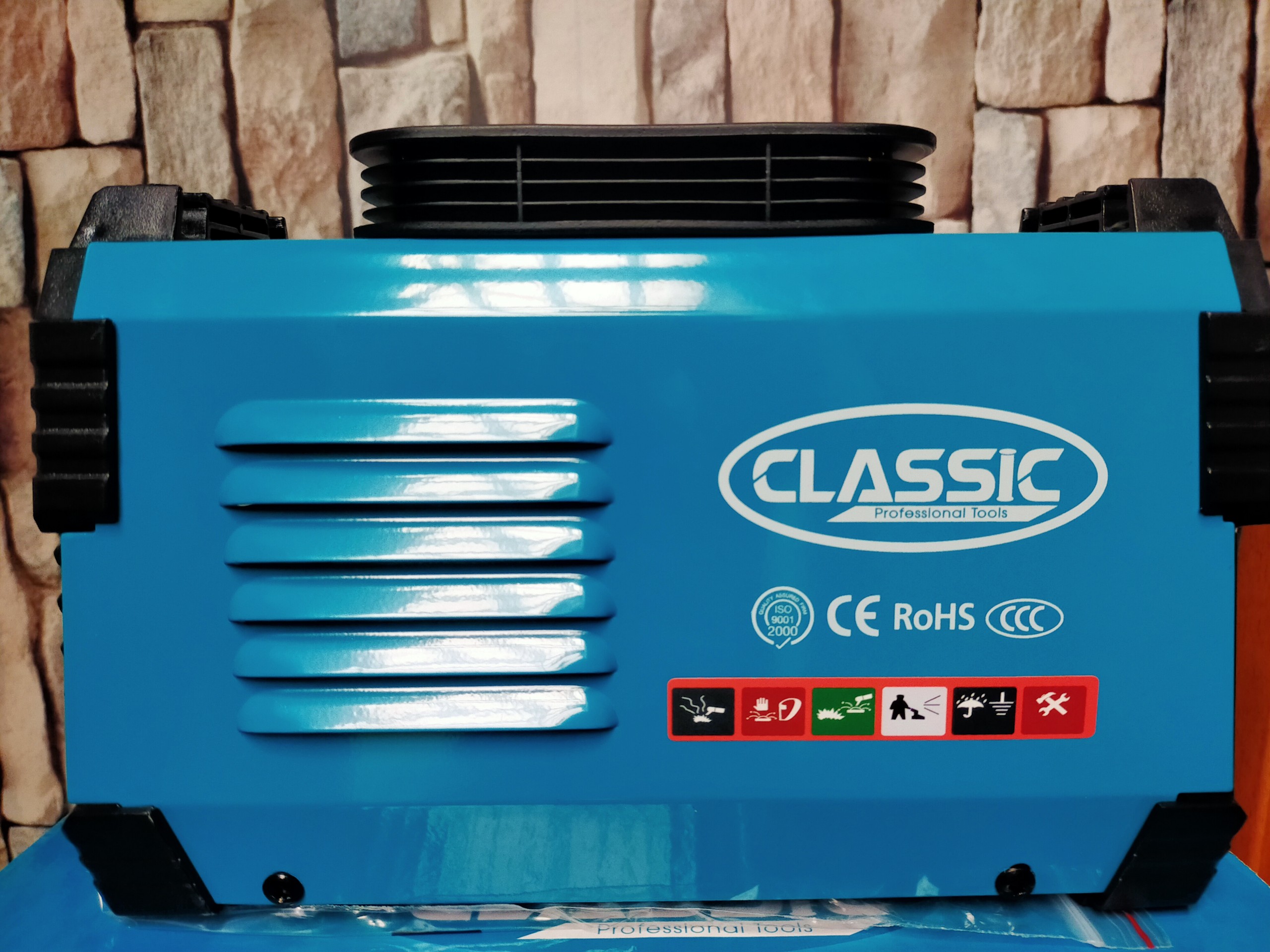 MÁY HÀN QUE ĐIỆN TỬ CLASSIC ARC-200E (CÓ MÀN HÌNH HIỂN THỊ, CHUYÊN KÉO QUE 2.5)