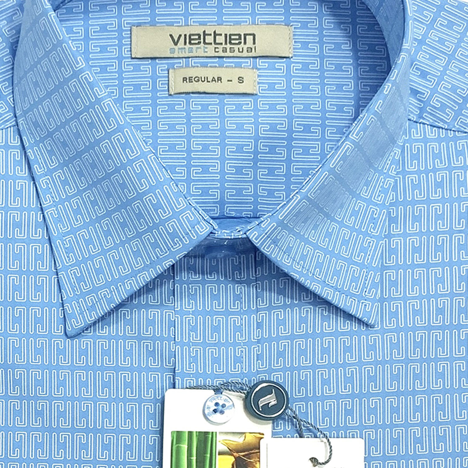 Viettien - Áo sơ mi nam ngắn tay xẻ tà vạt ngang họa tiết 6R0325 regular dáng rộng