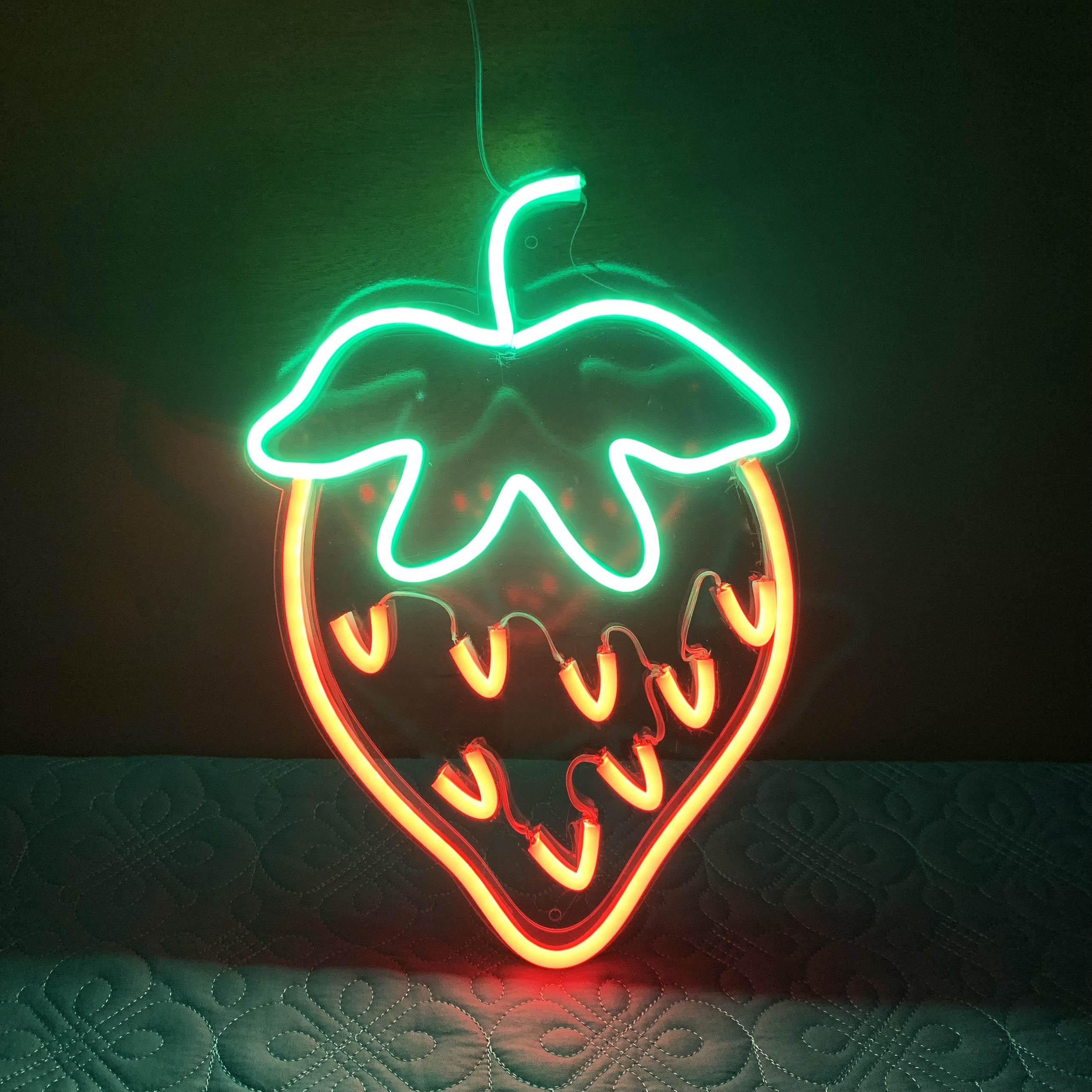 Đèn led neon hình quả dâu tây