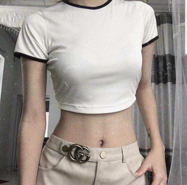 Áo cộc tay viền đen trắng croptop kiểu dáng body
