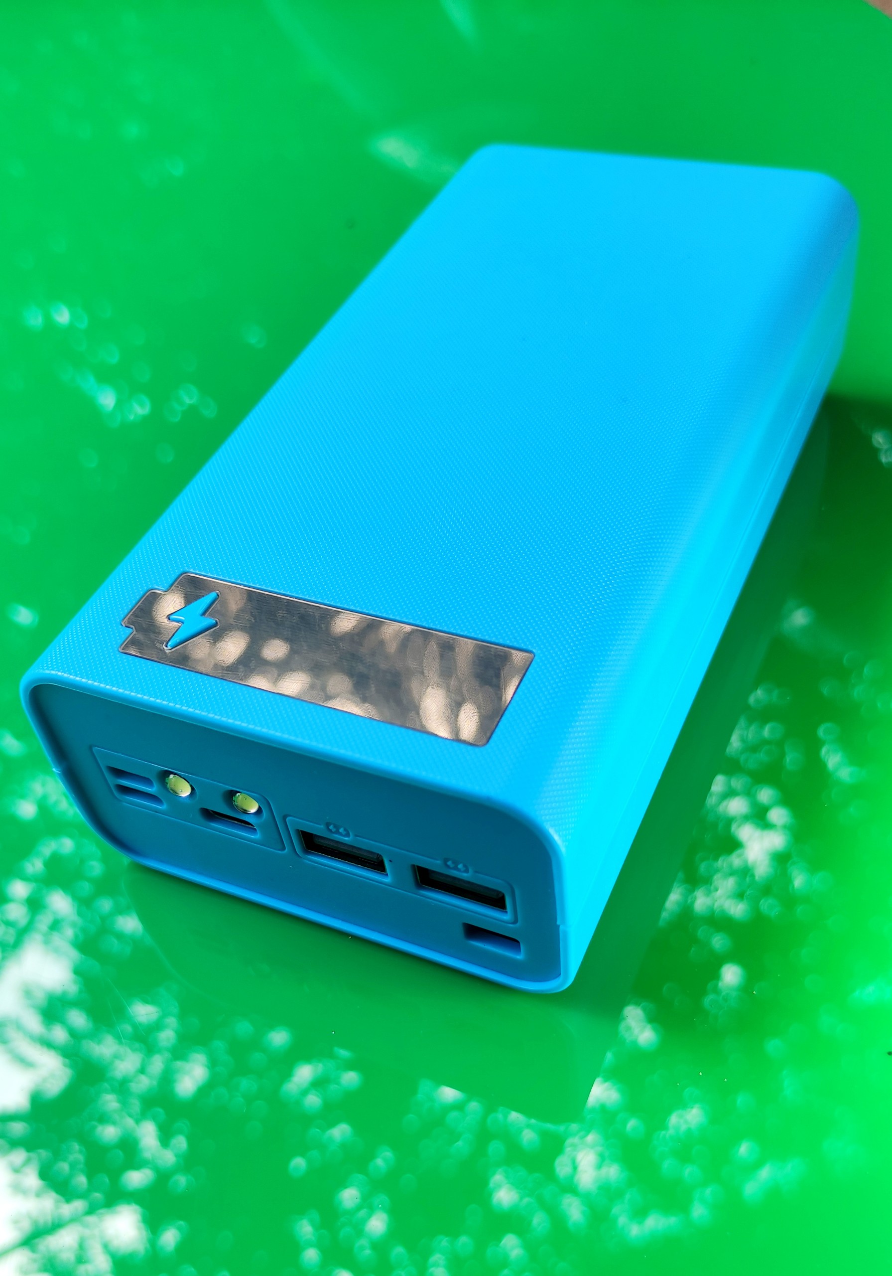 Box sạc dự phòng 12 cell 18650 có đèn LED 3 cổng vào micro USB Type-C apple nắp trượt và dây da cao cấp