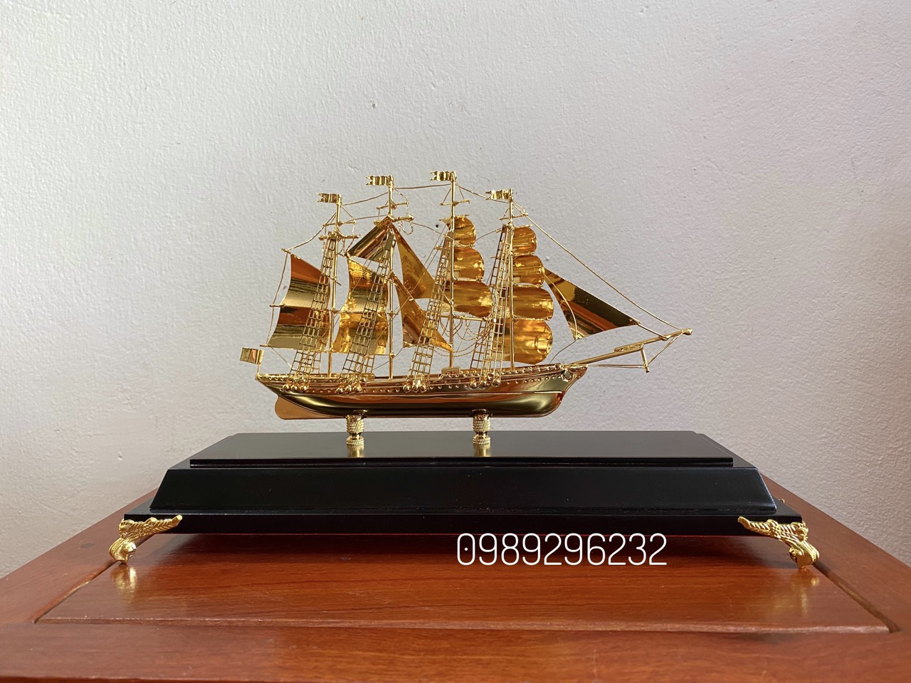 Mô hình thuyền buồm mạ vàng 24k đẹp