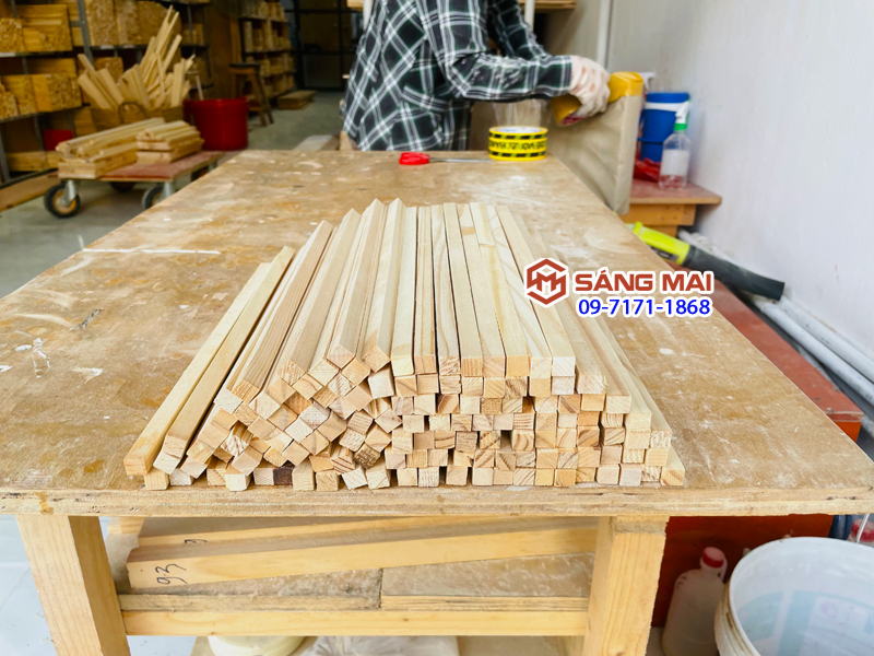 Thanh gỗ thông vuông 1cm x 1cm x dài 30cm + bào láng 4 mặt